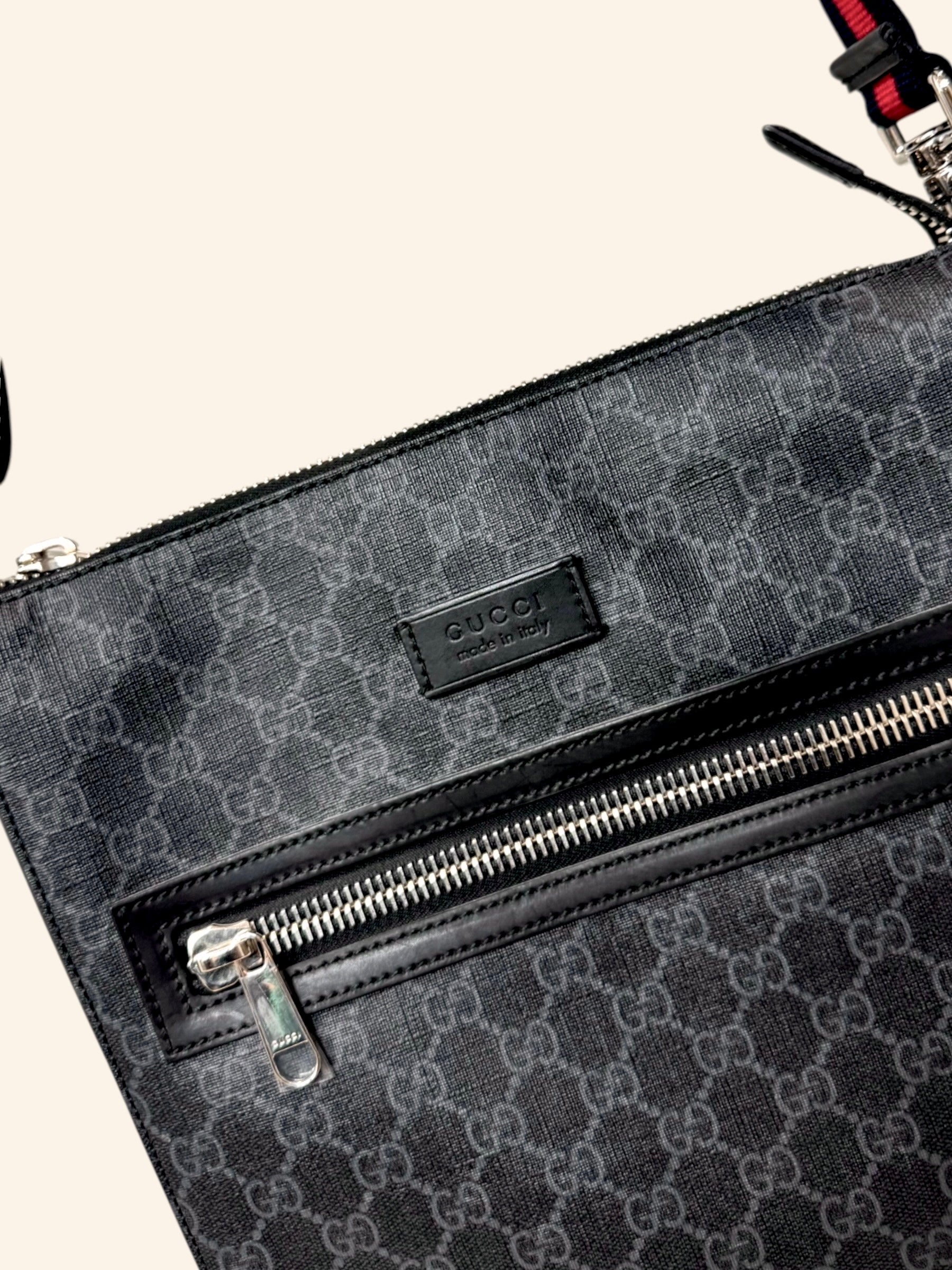 GG Supreme Black Messenger Bag Grey & Black Monogram Canvas