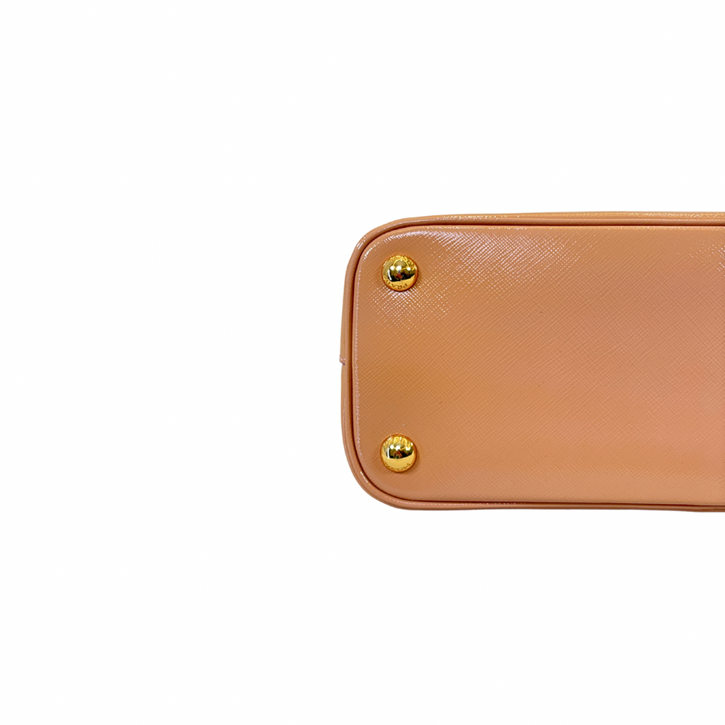 Promenade Saffiano Vernice Cameo Medium Gold Hardware