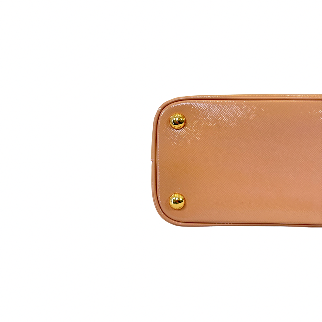 Promenade Saffiano Vernice Cameo Medium Gold Hardware