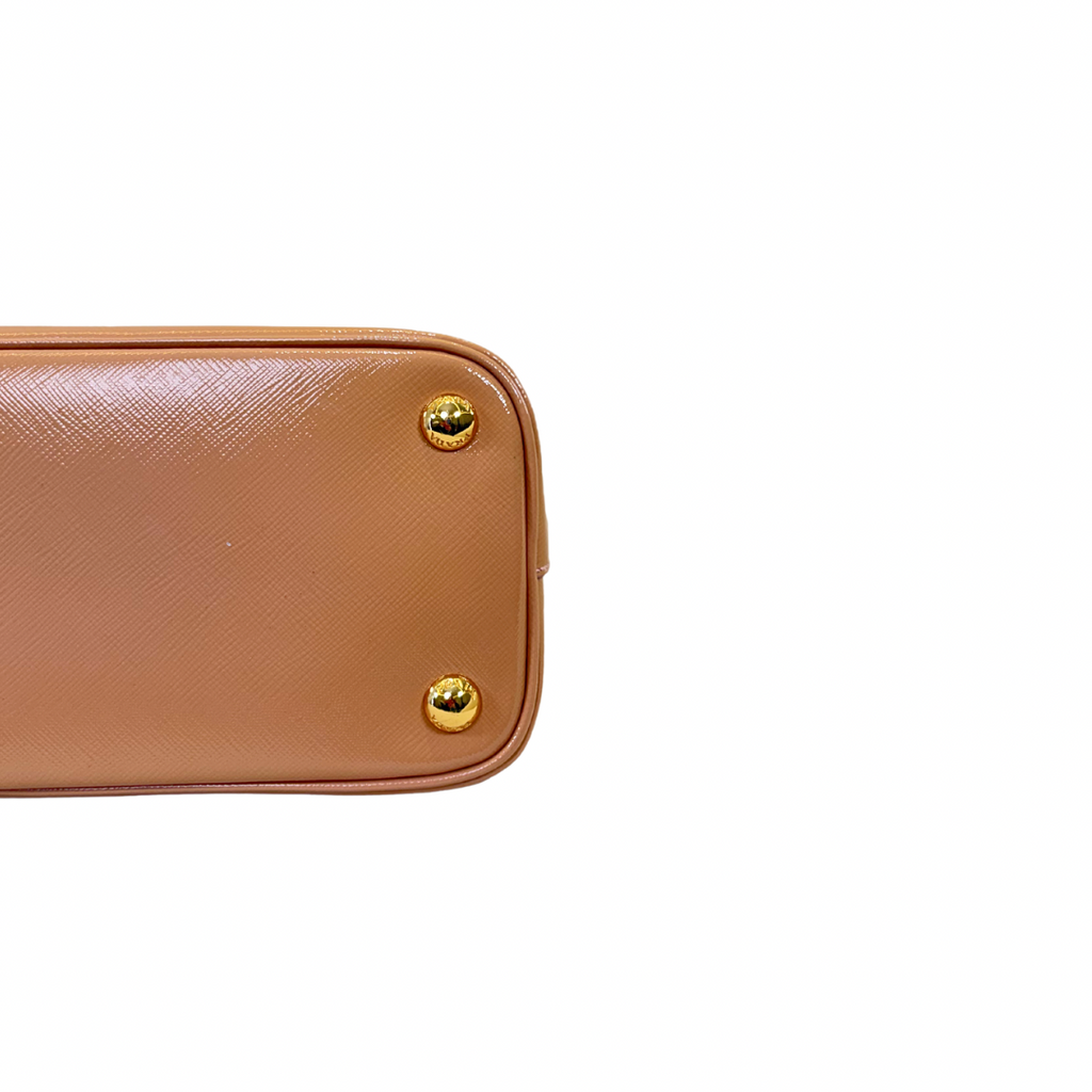 Promenade Saffiano Vernice Cameo Medium Gold Hardware