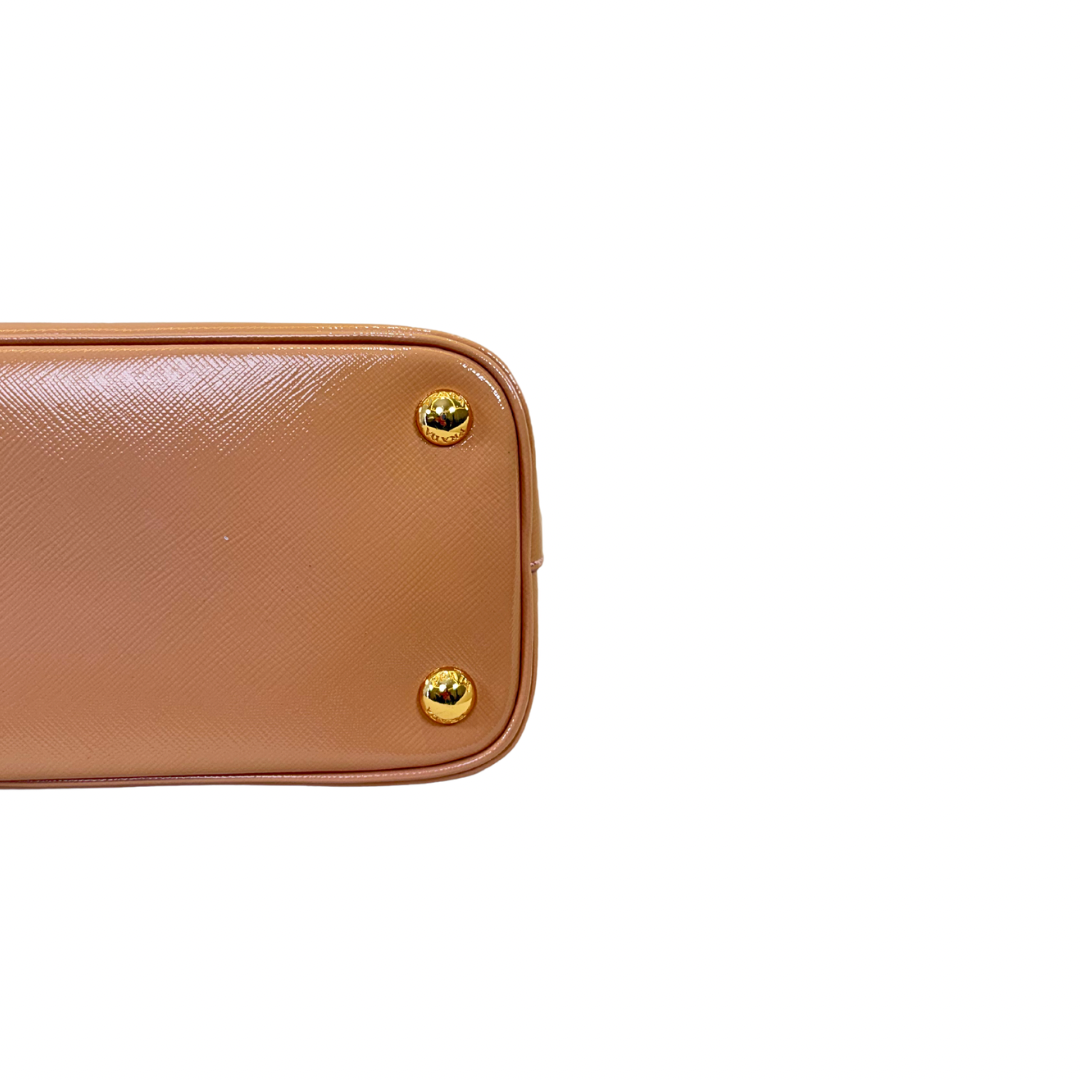 Promenade Saffiano Vernice Cameo Medium Gold Hardware