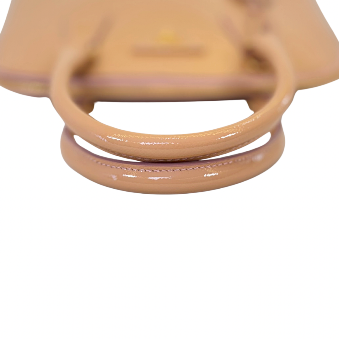 Promenade Saffiano Vernice Cameo Medium Gold Hardware
