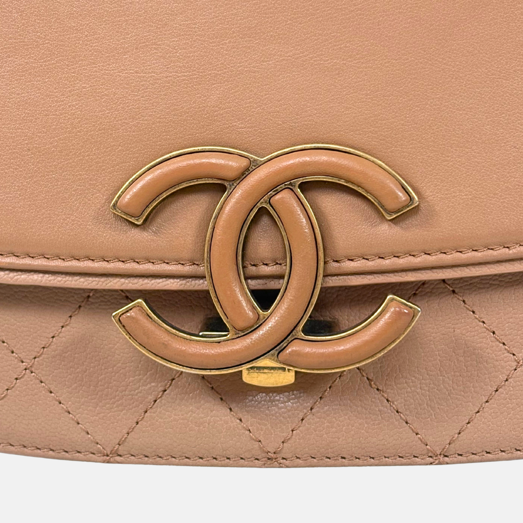 Coco Curve Flap Beige Calfskin Leather Gold-Tone Hardware Series 25