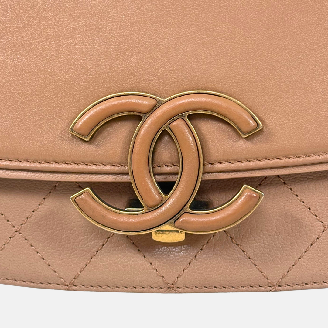 Coco Curve Flap Beige Calfskin Leather Gold-Tone Hardware Series 25