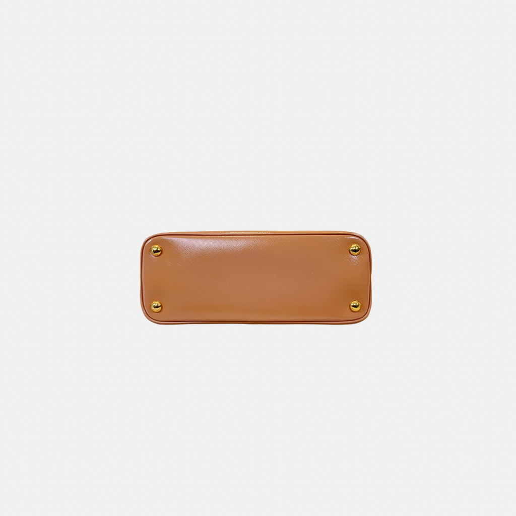 Promenade Saffiano Vernice Cameo Medium Gold Hardware